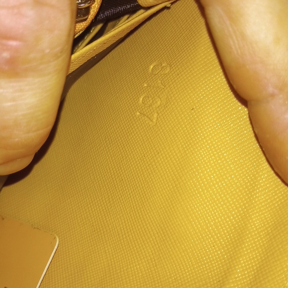 LV portefeuille Twist Epi Long Wallet - Picture 10 of 11